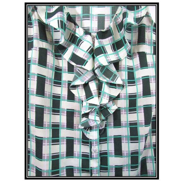 Sleeveless Green Ruffled Blouse - Picture 5 of 7